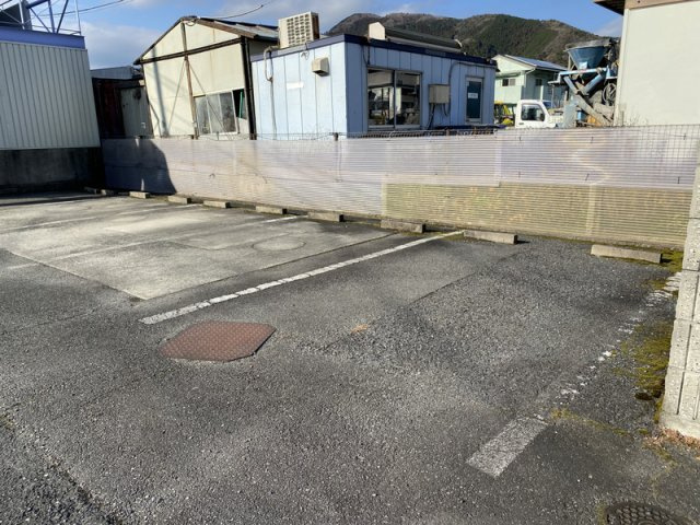 姫路市安富町安志のハイツの駐車場