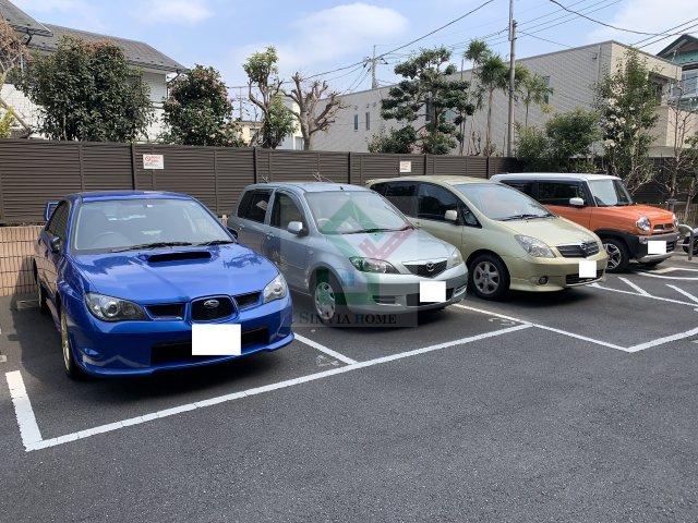 パレステージ大泉学園の駐車場