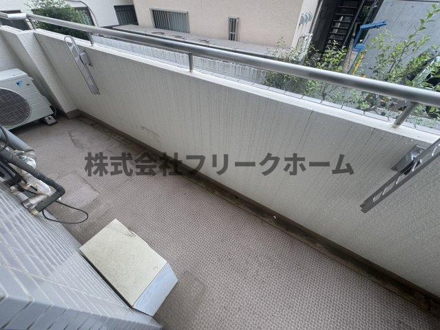 武蔵野市吉祥寺本町３丁目の賃貸マンションのバルコニー