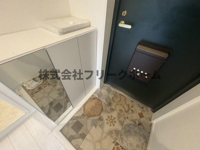 武蔵野市吉祥寺本町３丁目の賃貸マンションの玄関