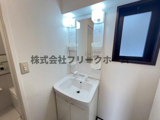 武蔵野市吉祥寺本町３丁目の賃貸マンションの洗面所
