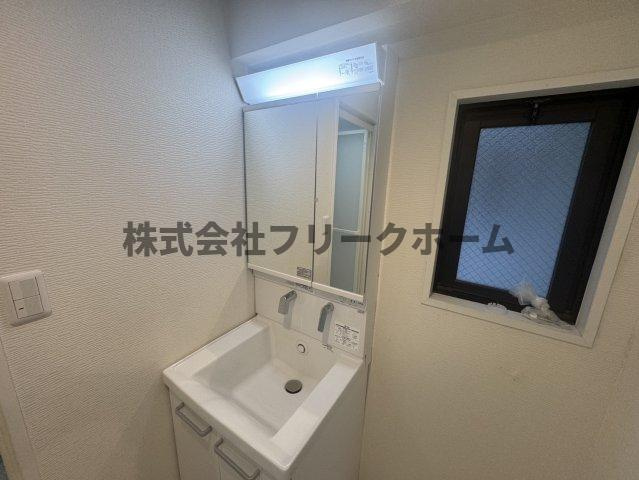 武蔵野市吉祥寺本町３丁目の賃貸マンションの洗面所