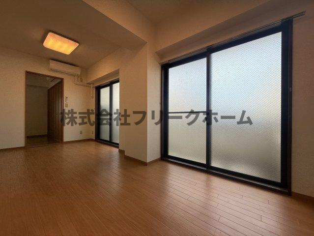 武蔵野市吉祥寺本町３丁目の賃貸マンションの居間・リビング|※別号室参考写真になります。