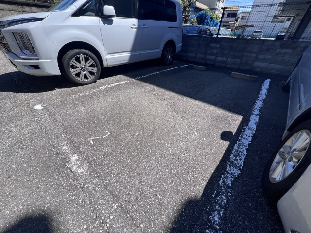 アークコート宮の前の駐車場
