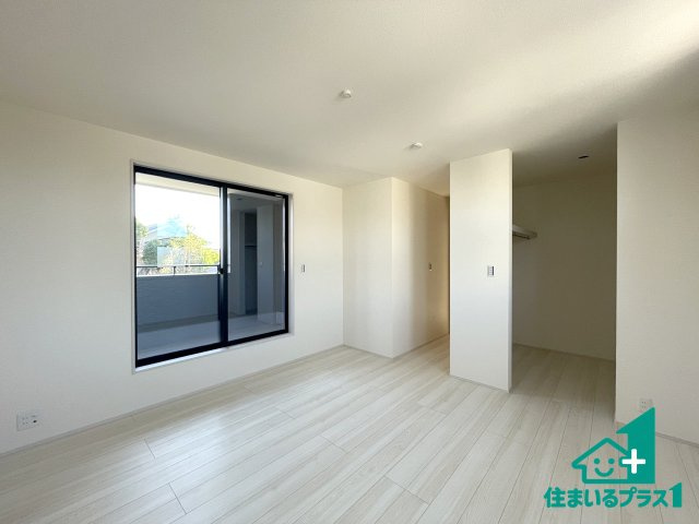 ★長浜市新庄寺町　第6期　新築一戸建ての洋室|シンプルな洋室は、自分好みのインテリアが楽しめます♪ご家族とインテリアや家具を選びに行くのは入居時の醍醐味の一つです。ぜひお楽しみください♪
