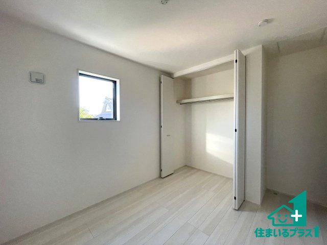 ★長浜市新庄寺町　第6期　新築一戸建ての洋室|シンプルな洋室は、自分好みのインテリアが楽しめます♪ご家族とインテリアや家具を選びに行くのは物件購入時の醍醐味の一つです。ぜひお楽しみください♪