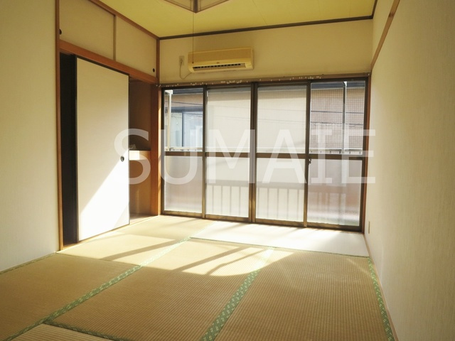 ローズハイツの居間・リビング|落ち着いた和室です。