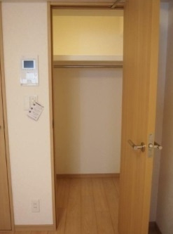 【収納】 | ルーブル中野坂上伍番館 | クローゼット完備。