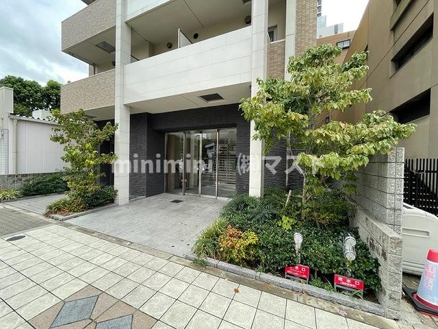ブラウ上町台のエントランス