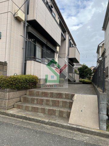 グレースコート新座のエントランス