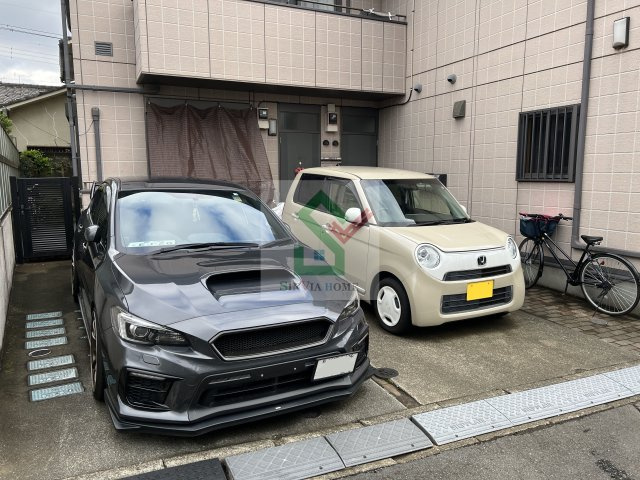 グレースコート新座の駐車場