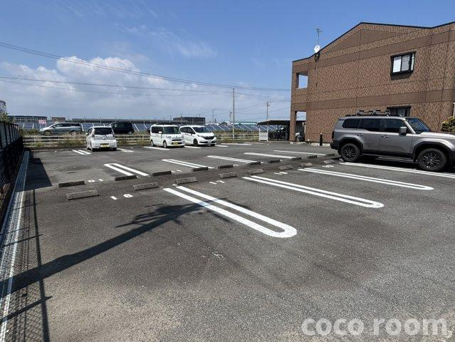 プランドールの駐車場