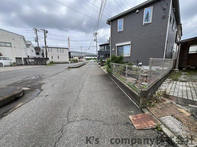 ◎高座郡寒川町大曲4丁目　建築条件無し　売地◎の前面道路含む現地写真