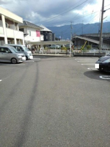 イート　ハーブⅡの駐車場