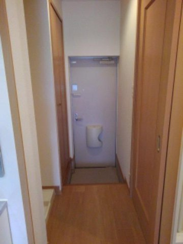 イート　ハーブⅡの玄関