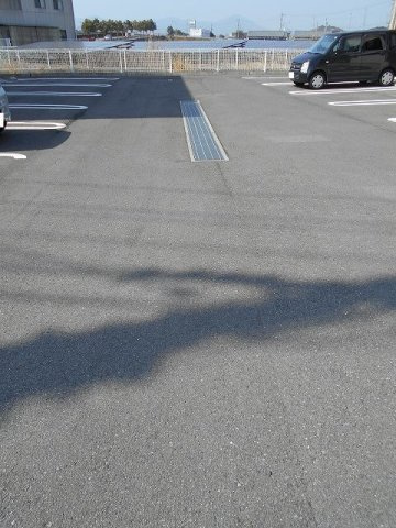 カーサ・フェリーチェ　Ｅ－Ⅰの駐車場