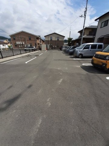 ミラリオの駐車場