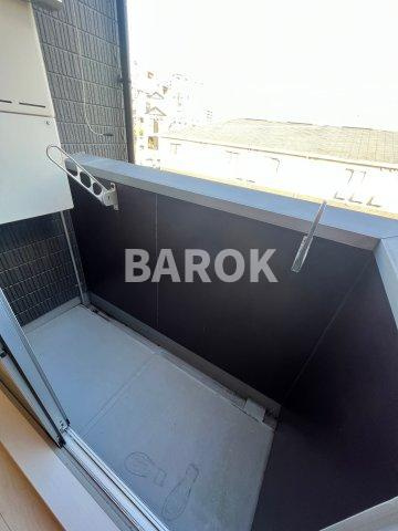 福岡市西区愛宕南２丁目のアパートのバルコニー