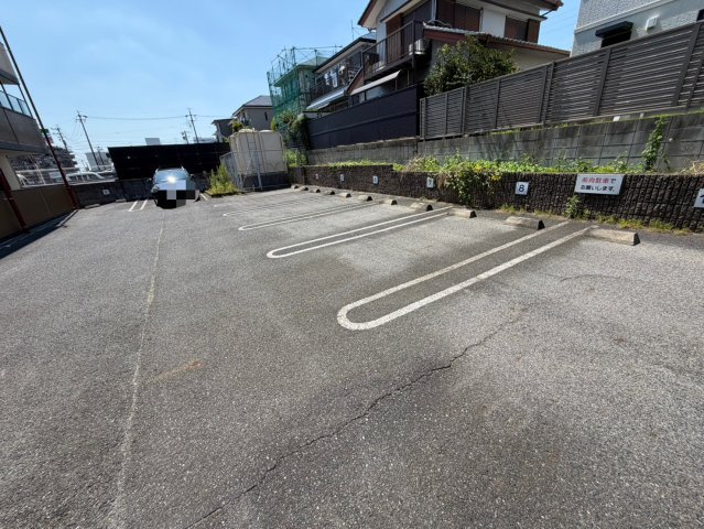 レイクアベニュー白鳥の駐車場
