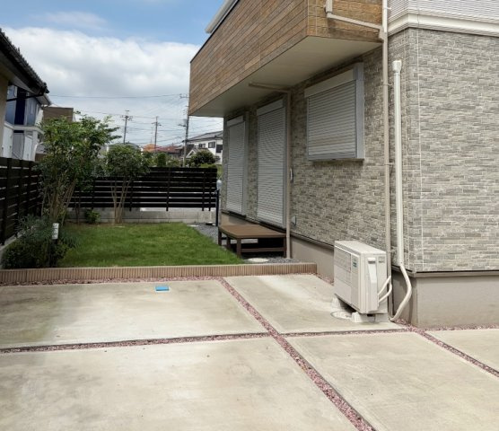 根戸戸建の駐車場
