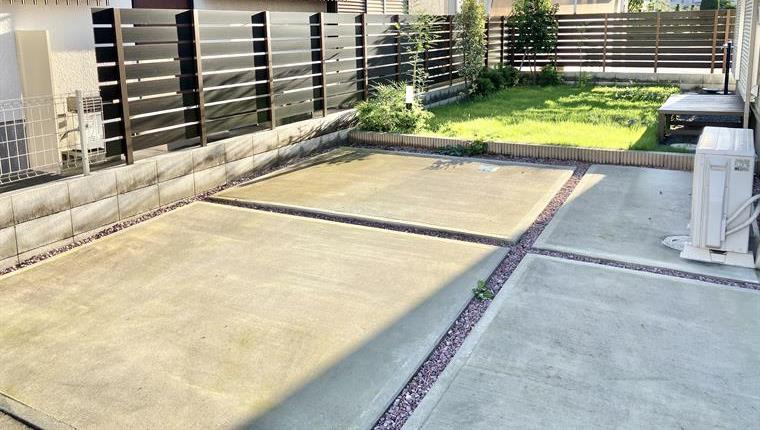根戸戸建の駐車場