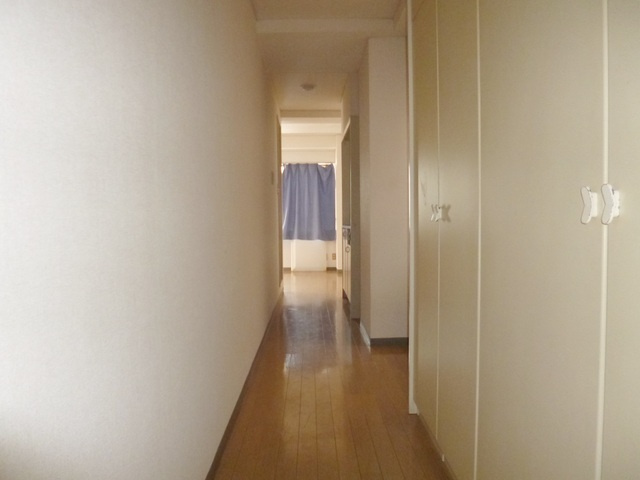 ヴィラ・クレールの内装|長ーい廊下があります♪