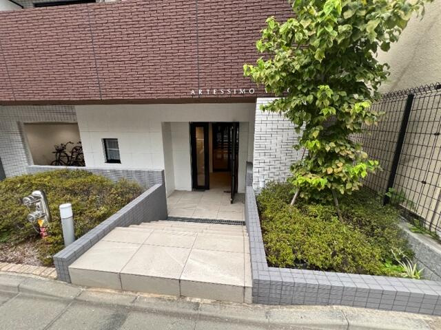 ＡＲＴＥＳＳＩＭＯ　ＶＩＣＯＬＯのエントランス