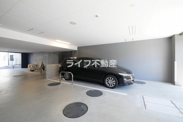 プレサンスOSAKA東成中本ハーヴィルの駐車場|駐車場があるので、車を買う予定の方も安心です