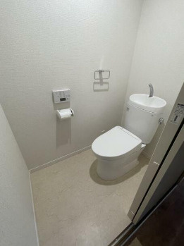 エレガンスビルのトイレ|ゆったりとした空間のトイレです