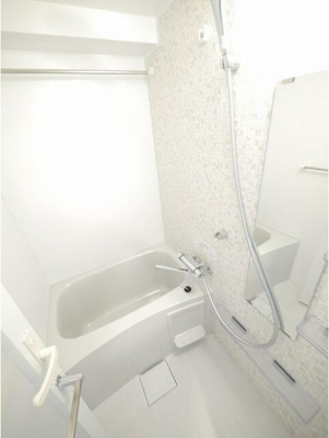 【浴室】 | SHOKEN Residence横浜生麦Ⅰ | 雨の日でも安心の浴室乾燥機付きです♪