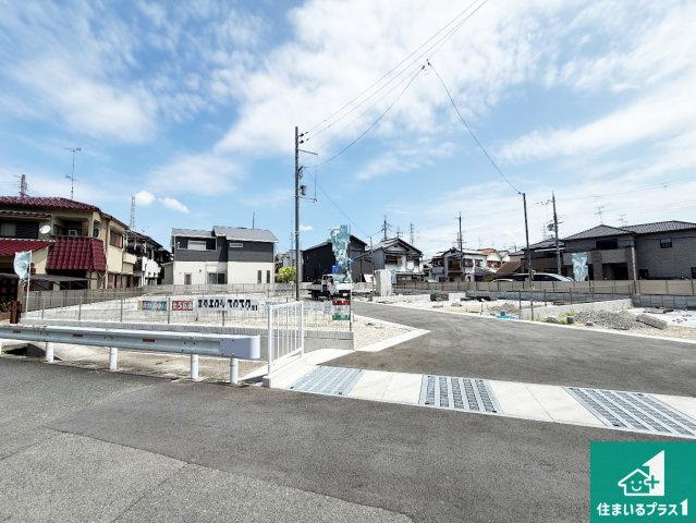 羽曳野市誉田　第2期　新築一戸建ての前面道路含む現地写真|周辺は落ち着いた街並みの住宅地！子育てがしやすい住環境です！まだ未完成ですが、現地でしかわからない事もございます。是非一度ご覧ください。