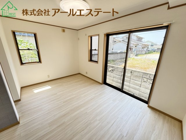 加古川市平岡町二俣　　　JR「東加古川駅」徒歩16分の洋室