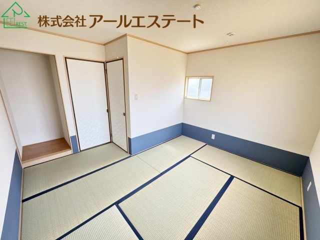 加古川市平岡町二俣　　　JR「東加古川駅」徒歩16分の和室