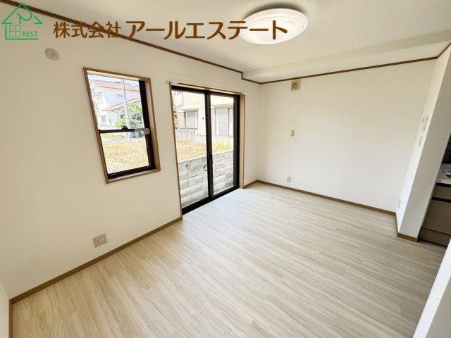 加古川市平岡町二俣　　　JR「東加古川駅」徒歩16分の居間・リビング