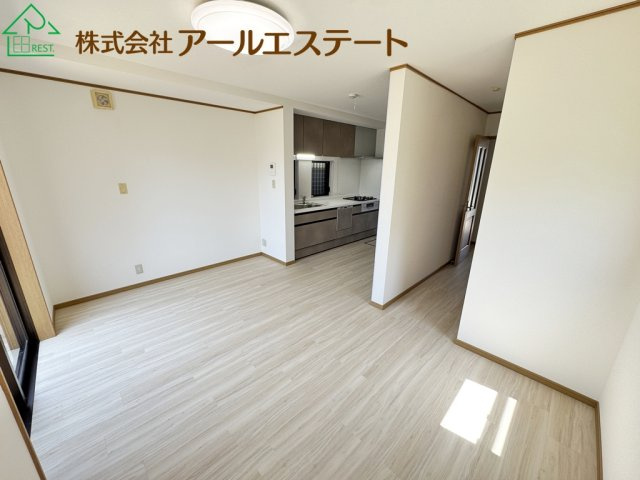 加古川市平岡町二俣　　　JR「東加古川駅」徒歩16分の居間・リビング