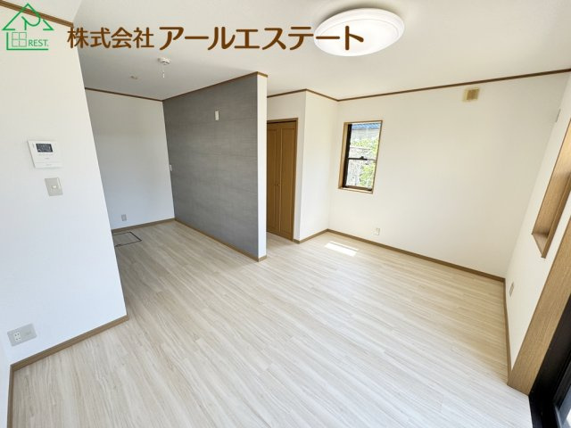 加古川市平岡町二俣　　　JR「東加古川駅」徒歩16分の居間・リビング