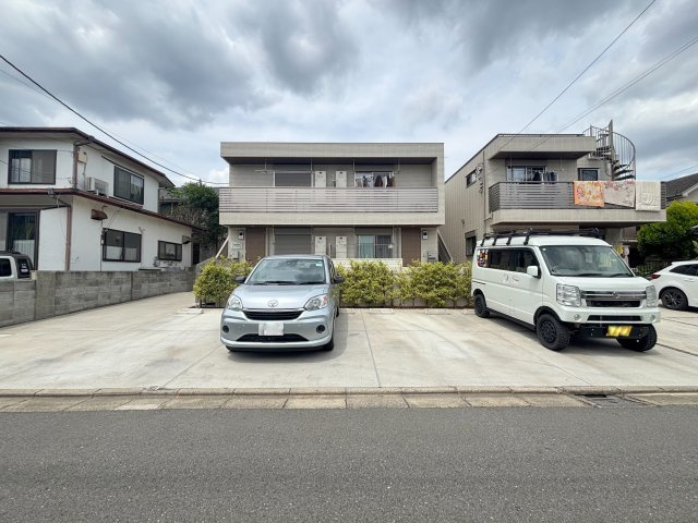Wisteria　Ⅰの駐車場