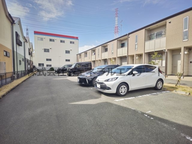 アムール　Lusterの駐車場