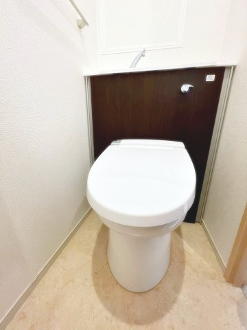 宝塚市安倉南１丁目の賃貸マンションのトイレ|落ち着いた色調のトイレです