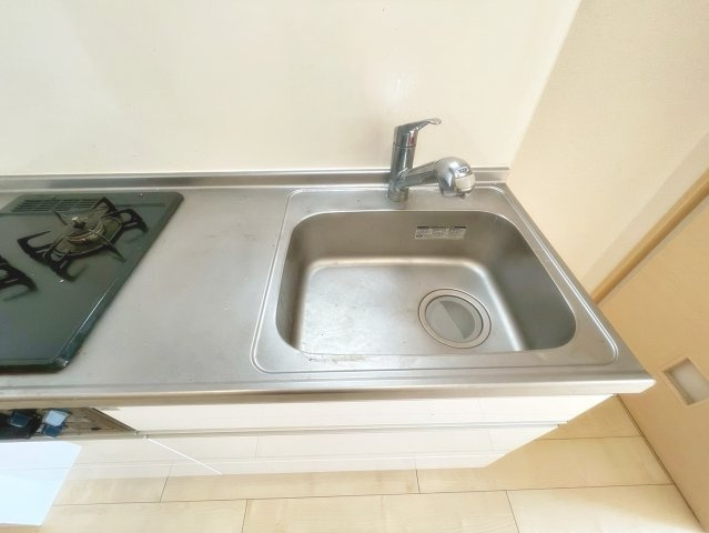 宝塚市安倉南１丁目の賃貸マンションのキッチン|コンパクトなキッチンで掃除もラクラク
