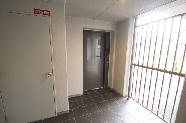 宝塚市安倉南１丁目の賃貸マンションのその他共用部分|エレベーターです
