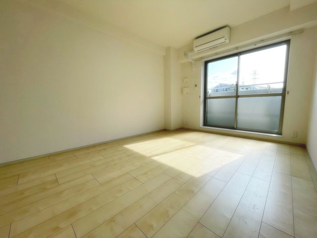 宝塚市安倉南１丁目の賃貸マンションの居間・リビング|ゆったりとした居間です