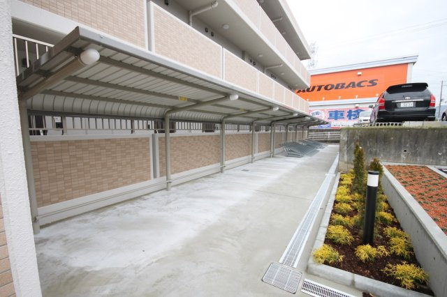 宝塚市安倉南１丁目の賃貸マンションのその他共用部分|駐車場です