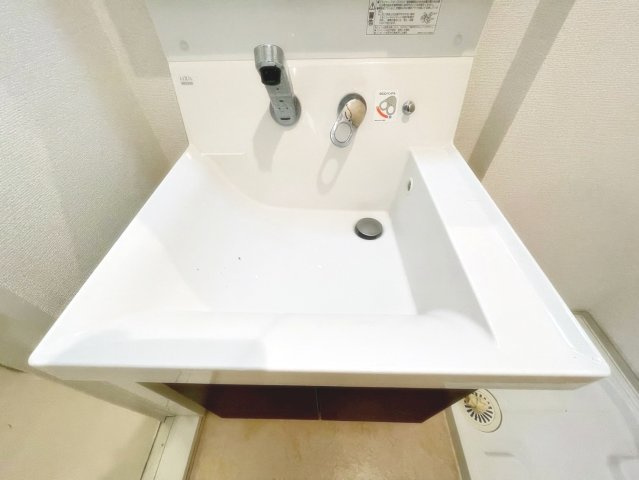 宝塚市安倉南１丁目の賃貸マンションの洗面所|脱衣スペースもあります