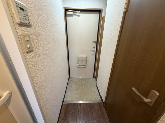 西灘駅前ハイツの玄関