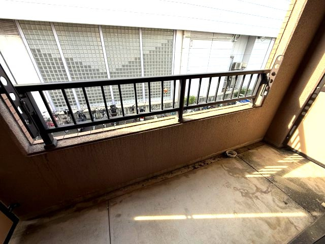 西灘駅前ハイツのバルコニー