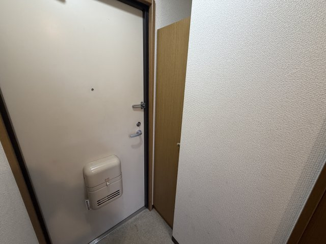 西灘駅前ハイツの玄関