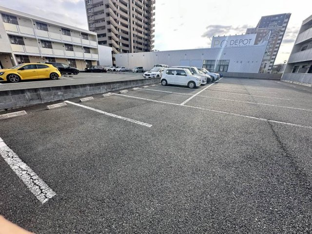 メゾンマスト盛南Ⅱの駐車場