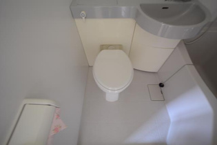 浴室内にトイレがあります！