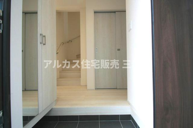 西東京市向台町1丁目 新築戸建て 西武新宿線 田無駅の玄関